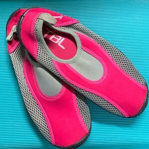 TBL Jamaica Water Beach Swim Slip Resistant shoes in pink Grey